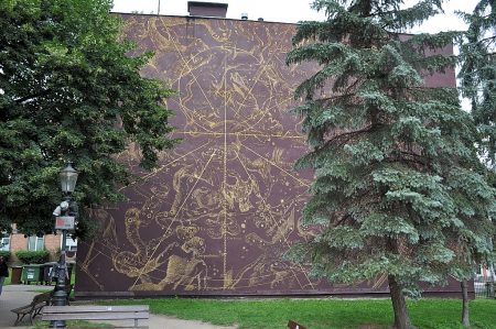 Wandgemälde des Sternenhimmels beim Hevelius-Denkmal (Foto: Martin Dühning)