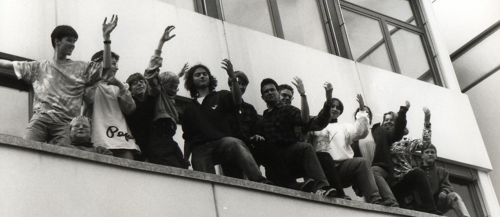 Das legendäre Phoenix-Team in den 1990ern bei einer Perfomance - das Foto entstammt einer Collage, die lange Zeit den alten Oberstufenraum am Klettgau-Gymnasium zierte.