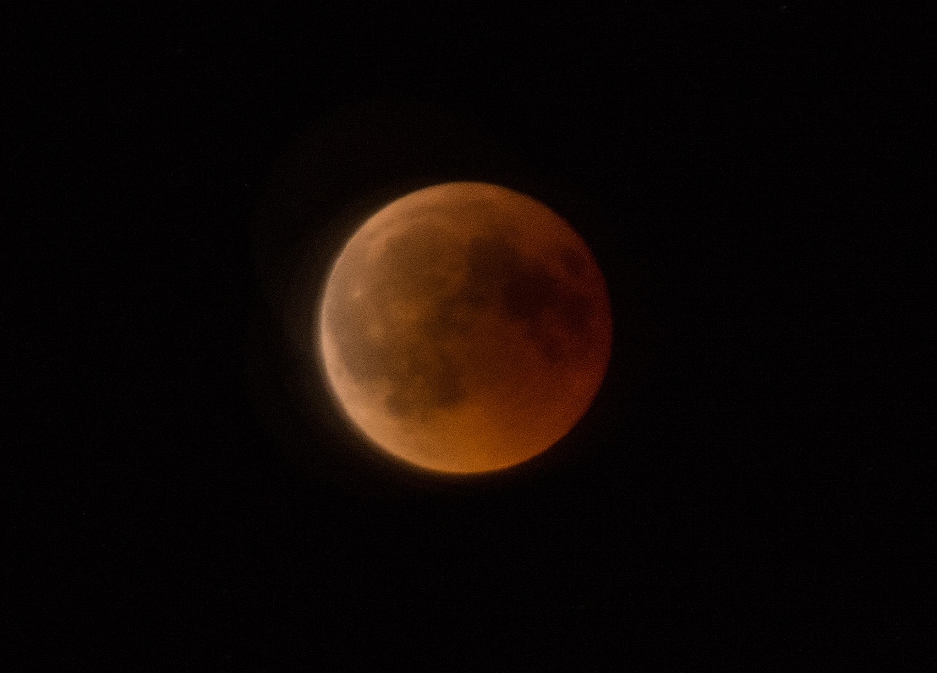 Der Blutmond am 27. Juli 2018 (Foto: Martin Dühning)