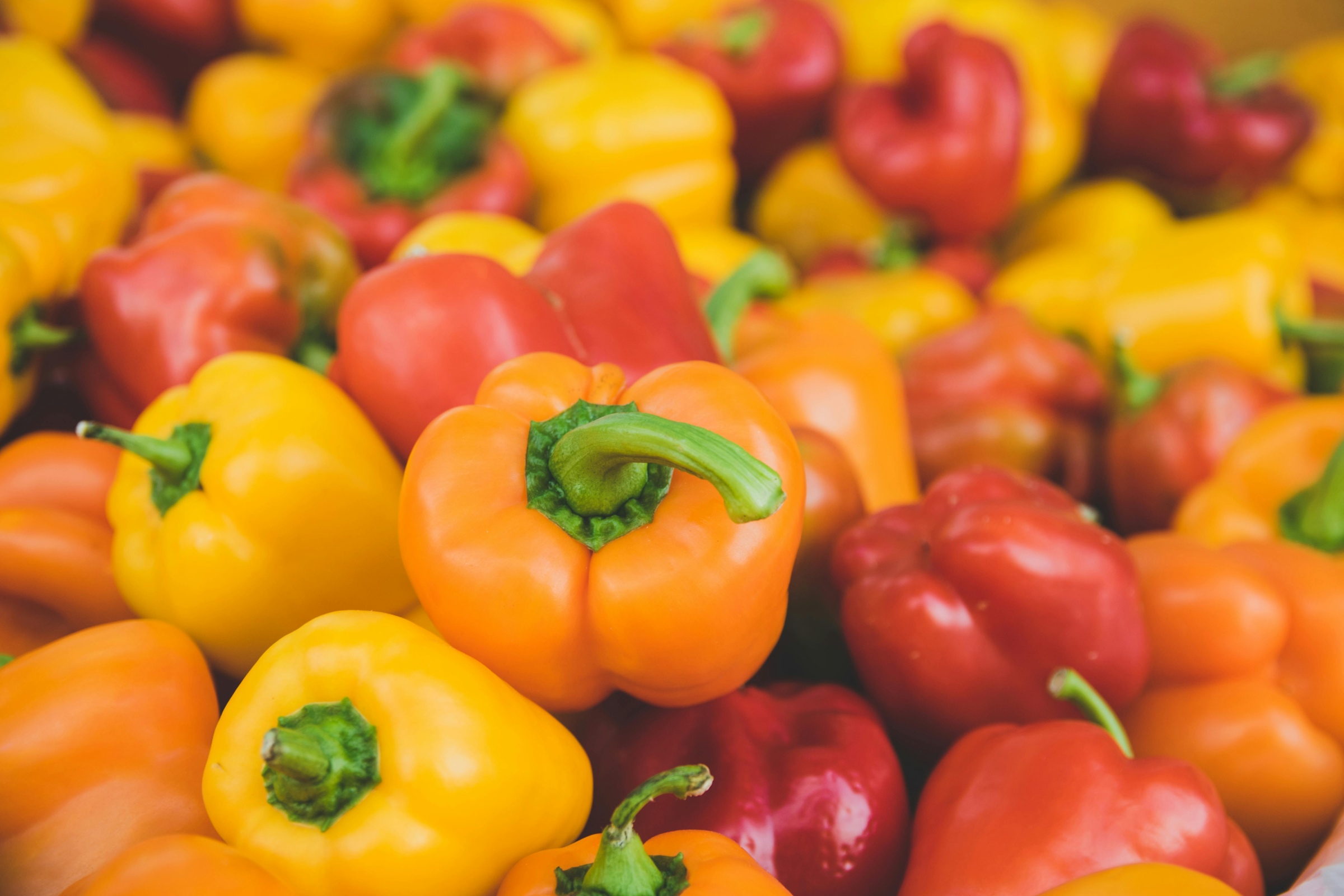 Viele, viele Paprika (Foto: Kai Pilger via Pexels)