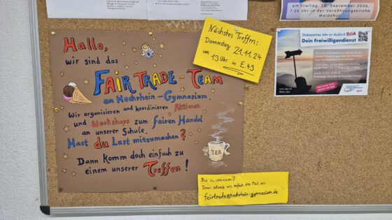 Für Plakate wie die Neuauflage des Werbeplakats der schulischen Fairtrade-Gruppe 2024 kommen bei mir meist Gouache-Farben von Winsor & Newton zum Einsatz, auch für die Gold-Effekte bei den Sternen (Grafik: Martin Dühning).