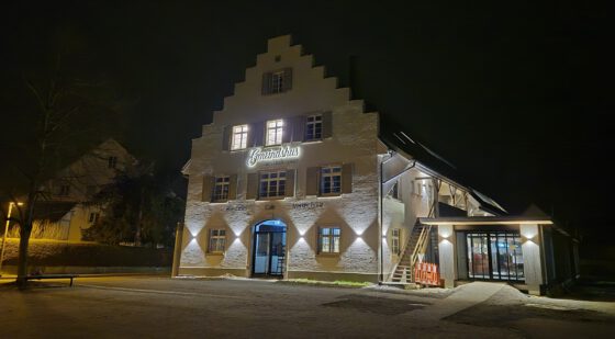 Das neue "Gmeindhus" auf dem Lindenplatz in Oberlauchringen wurde recht stilvoll renoviert im Jahr 2024 (Foto: Martin Dühning).