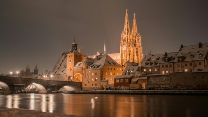 Regensburger Dom im Winter (Foto: Tobi & Chris via Pexels)