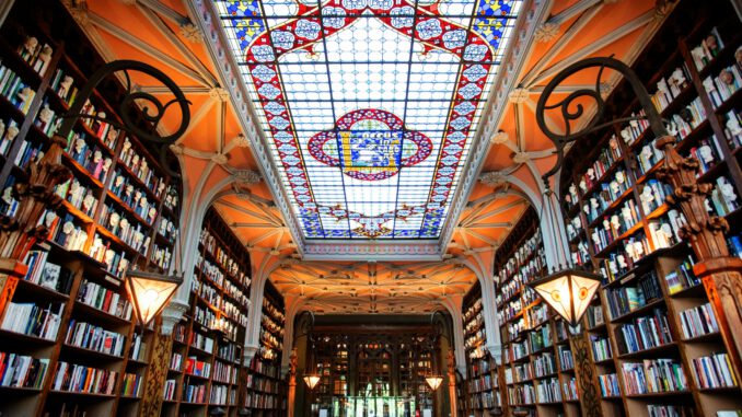 Jugenstil-Bibliothek (Foto: Ivo Reinha via Pexels)